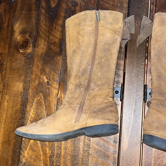 Kenneth Cole Girls Boots - Picture 2 of 13